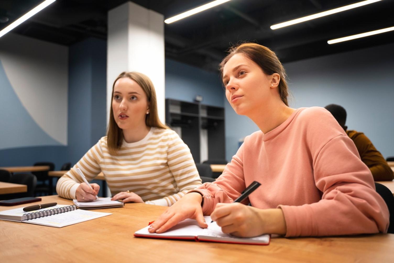 Espace de travail collaboratif chaleureux